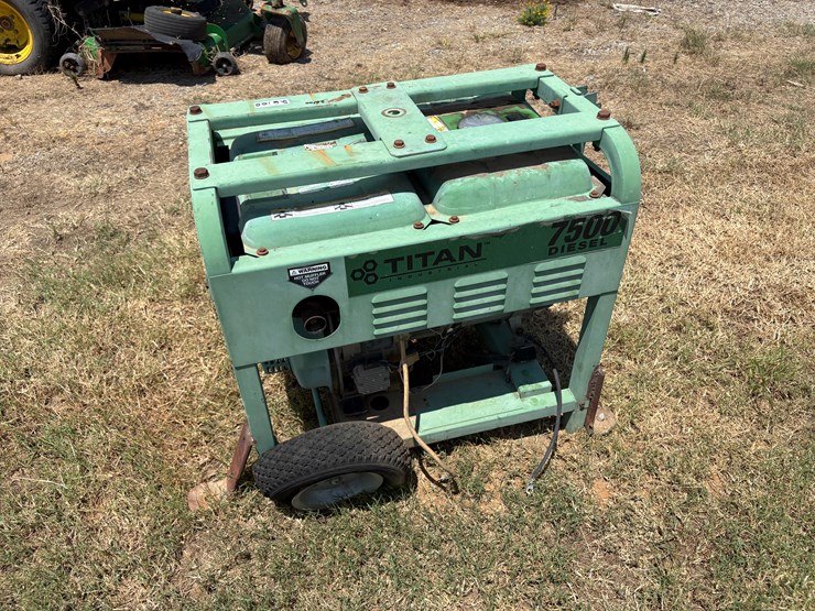 #73-•-#26100-•-titan-7500-diesel-generator-image-3