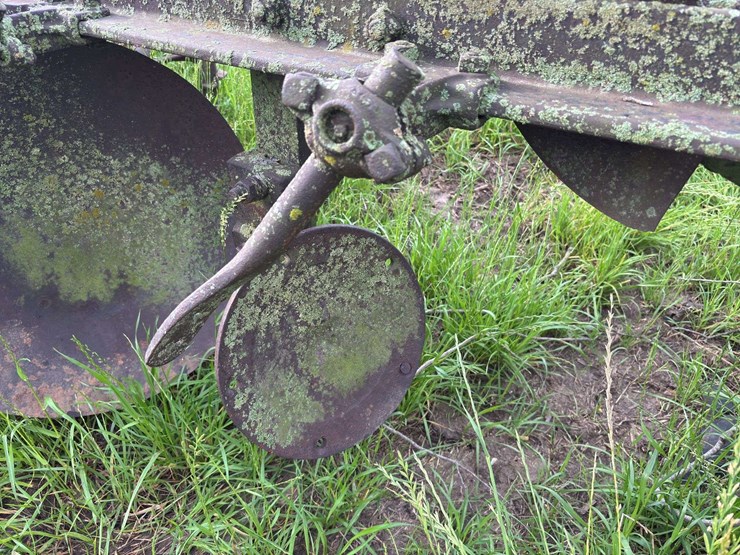 3-bottom-25”-terracing-plow-image-22