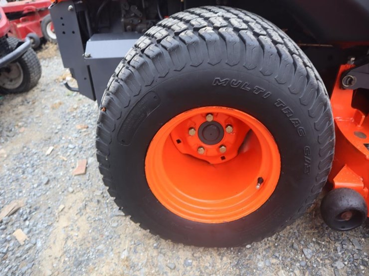 kubota-zd326-image-10