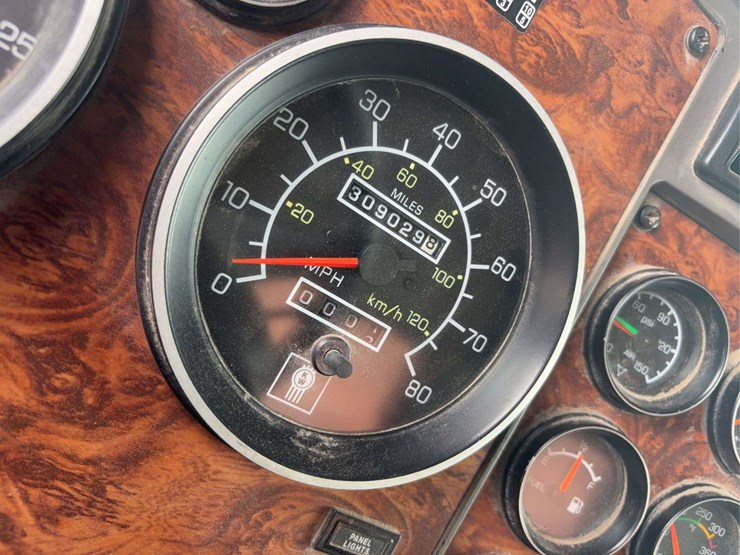 2003-kenworth-t800-image-23