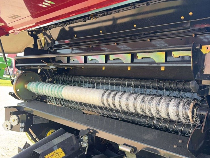 2016-case-ih-rb565-image-17
