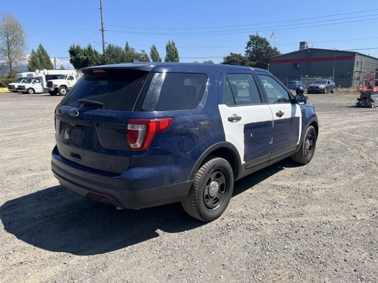 2016-ford-explorer-image-4