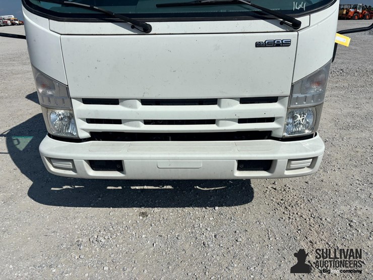 2015-isuzu-npr-image-9