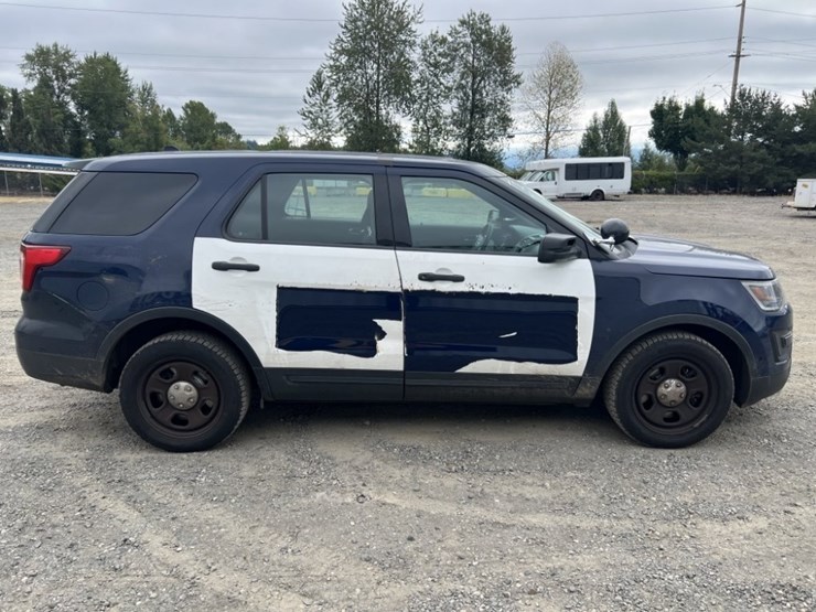 2017-ford-explorer-image-3