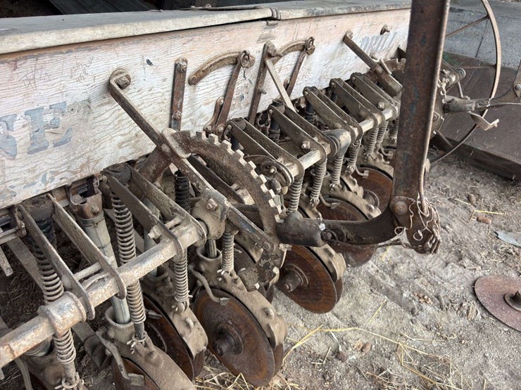 moline-8’-grain-drill-image-51