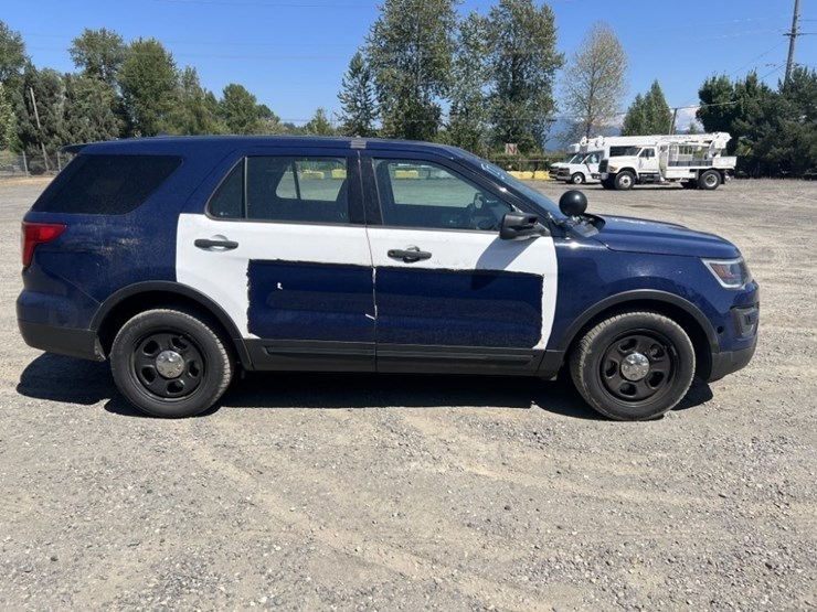 2016-ford-explorer-image-3