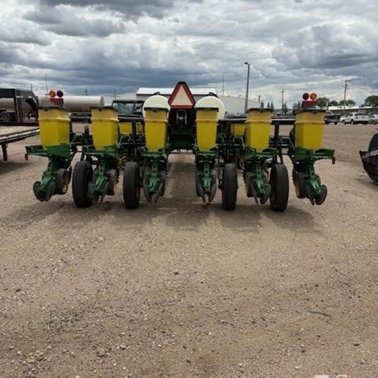 1992 JOHN DEERE 7200