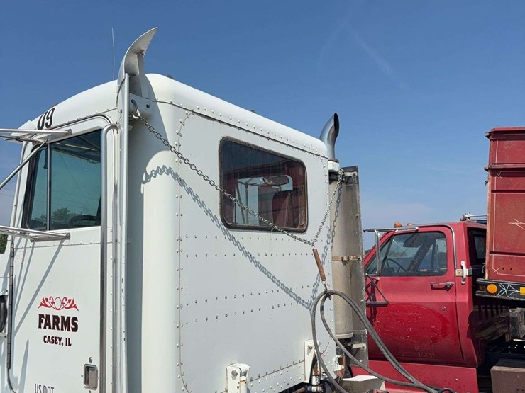 1994-peterbilt-377-image-8