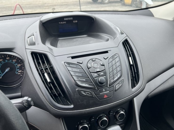 2013-ford-escape-image-26