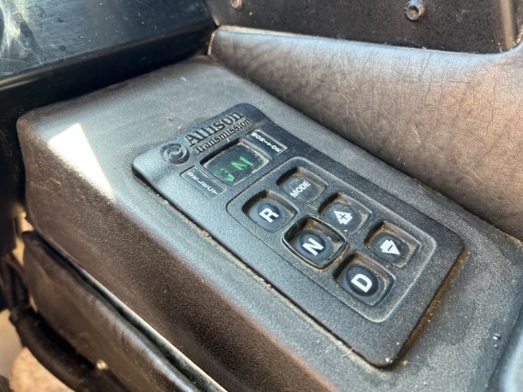 2015-mack-leu612-image-25