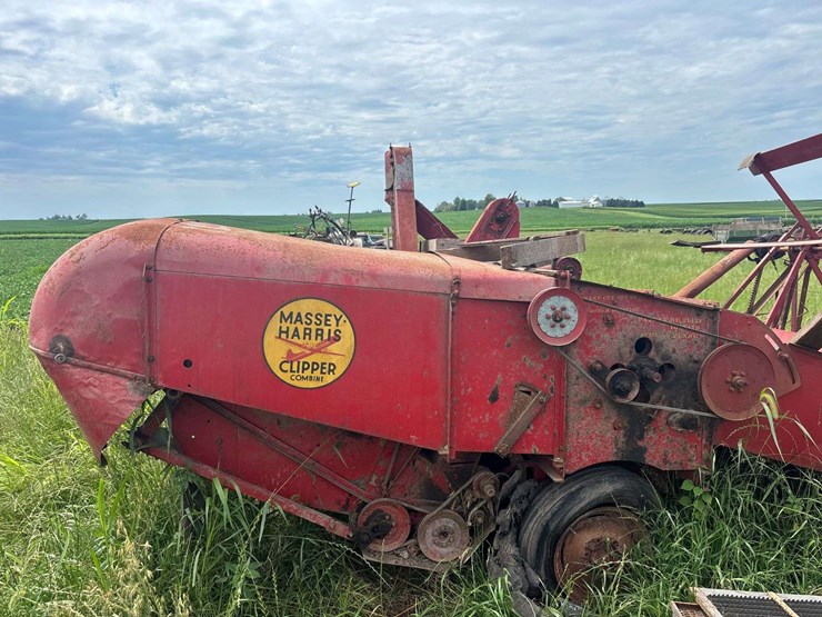 massey-harris-clipper-combine-image-31