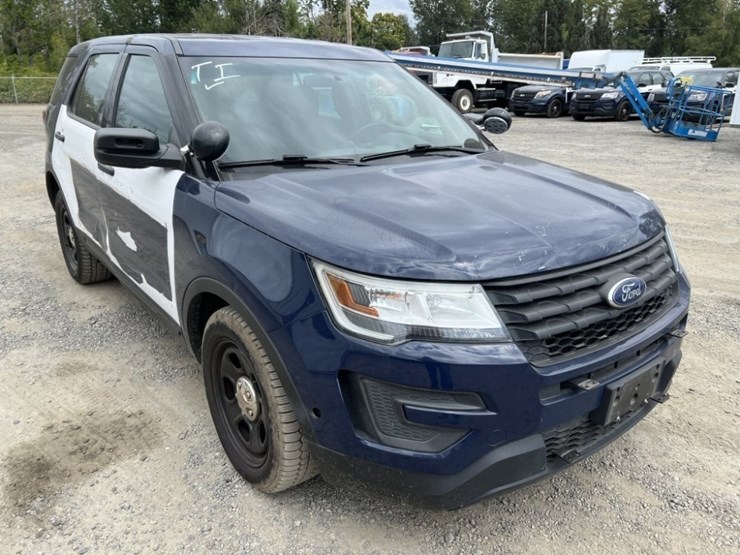 2016-ford-explorer-image-2