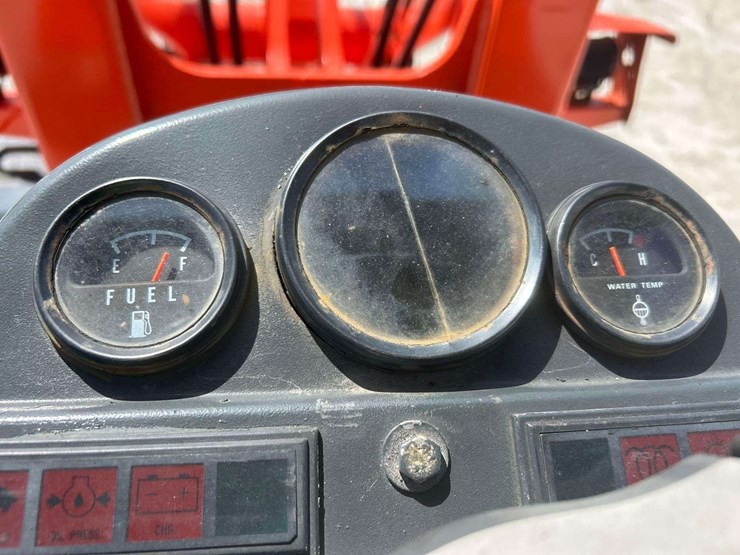 2011-kubota-r520s-image-9