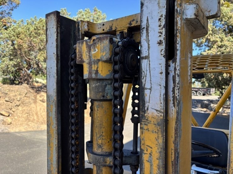 clark-c30b-forklift-image-11