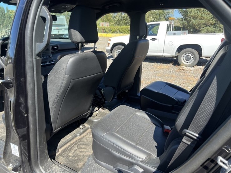 2023-ford-explorer-image-15