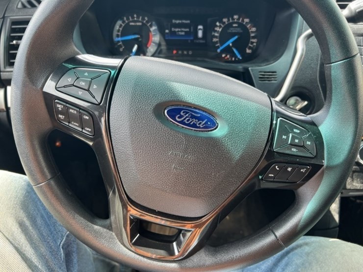 2017-ford-explorer-image-29