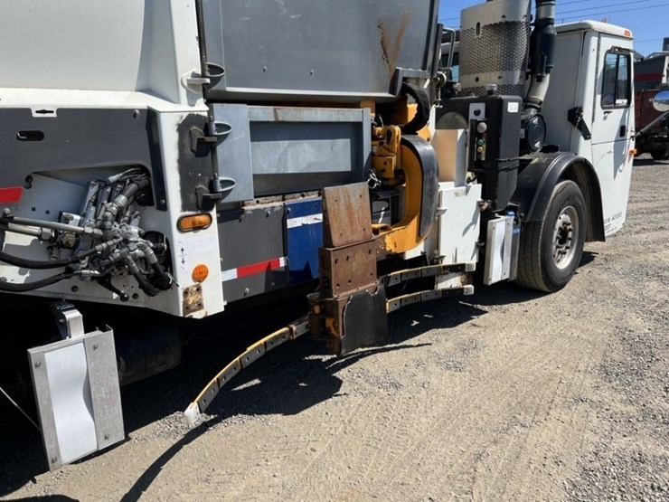 2011-mack-leu612-image-17