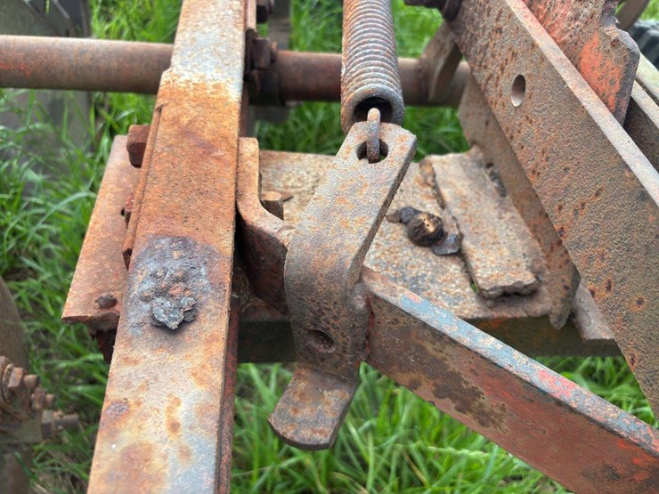 moline-5-bottom-14”-pull-type-plow-image-33