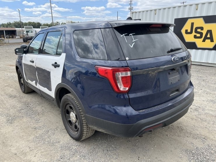 2016-ford-explorer-image-6