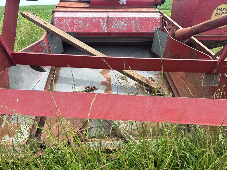 massey-harris-clipper-combine-image-45