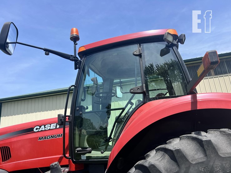 2010-case-ih-magnum-215-image-32