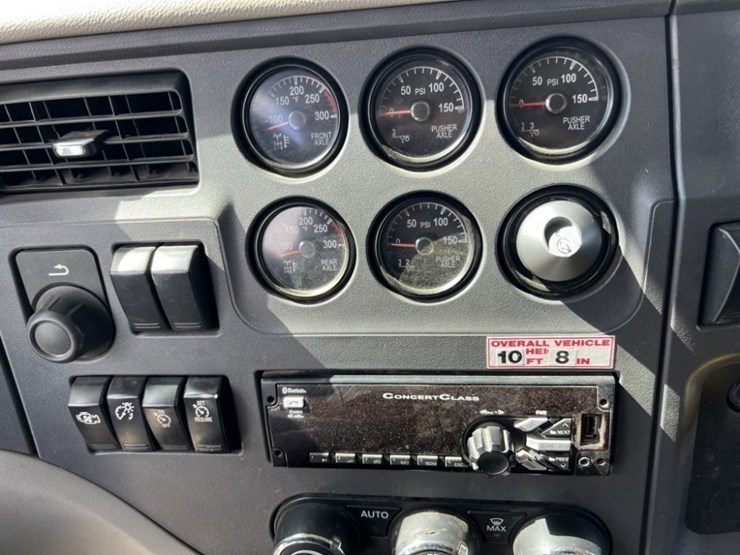 2020-peterbilt-567-image-16