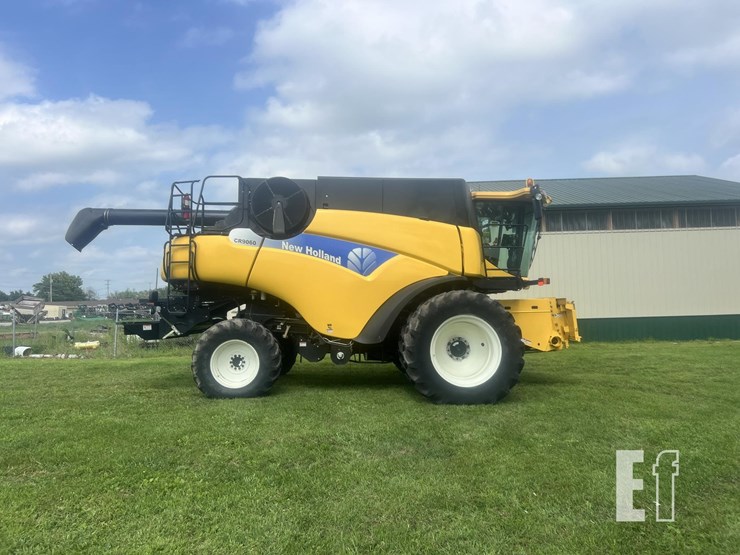 2010-new-holland-cr9060-image-2