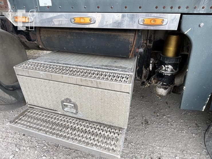 2000-peterbilt-379-image-19