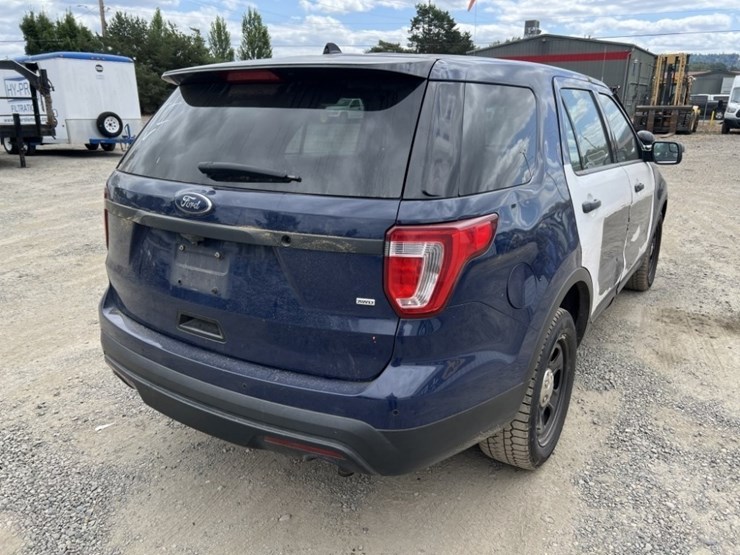 2016-ford-explorer-image-4