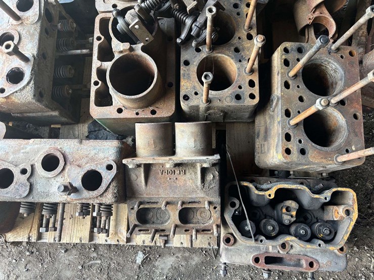 (9)-minneapolis-moline-engine-blocks-and-(4)-heads-image-5