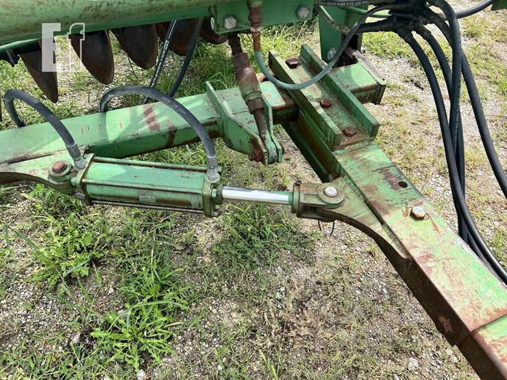 john-deere-220-image-7