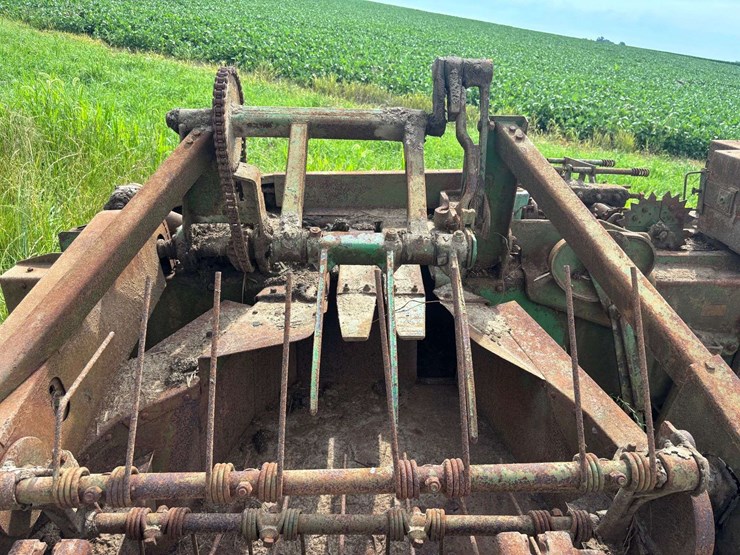 john-deere-side-chute-baler-image-13