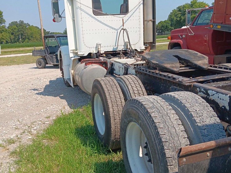 1994-peterbilt-377-image-38