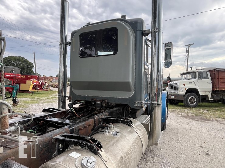 2000-peterbilt-379-image-21