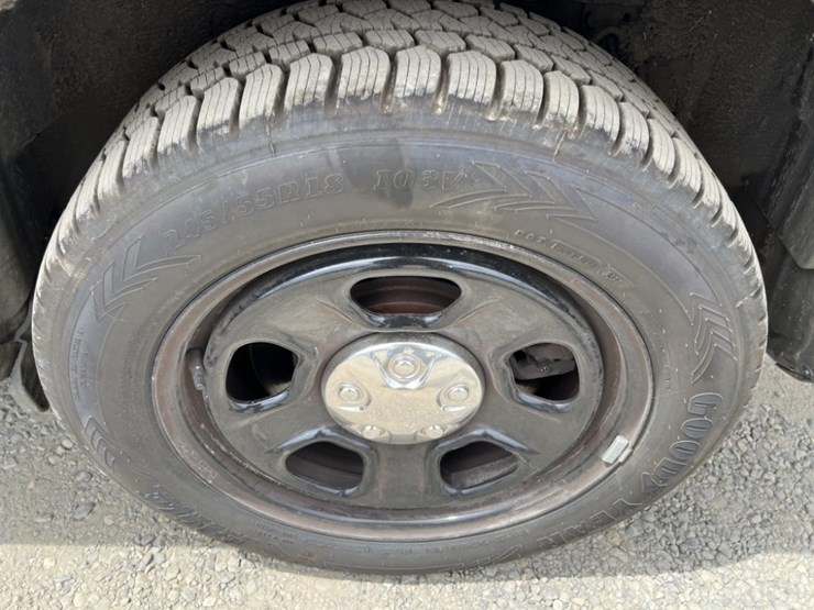 2016-ford-explorer-image-18