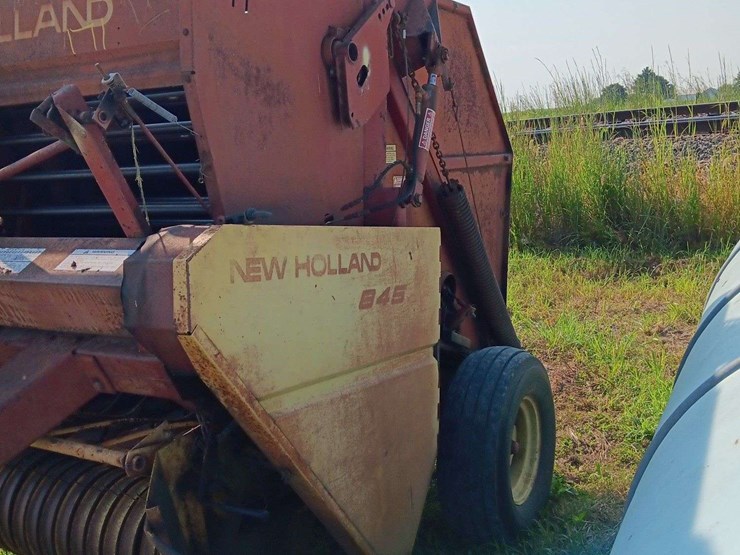new-holland-845-image-3