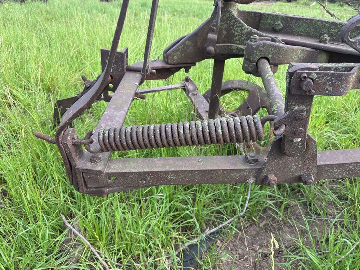 3-bottom-25”-terracing-plow-image-15