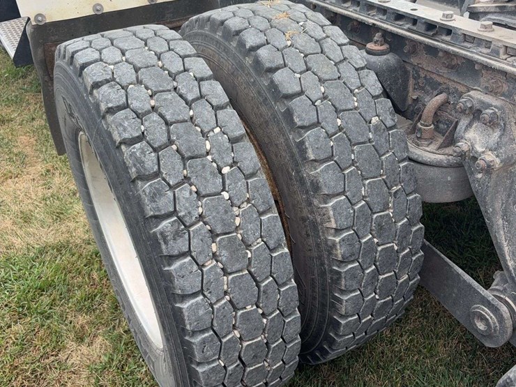 2003-kenworth-t800-image-13