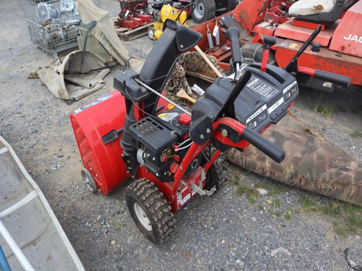 troybilt-26in-snow-blower-image-3