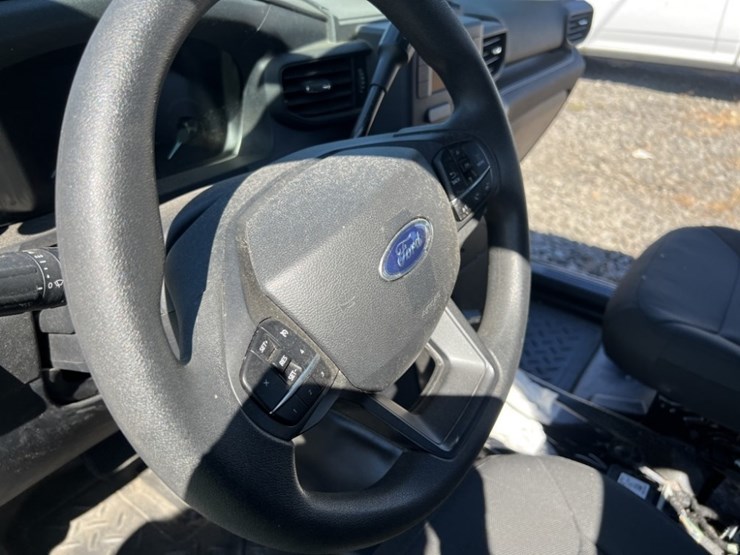 2023-ford-explorer-image-18