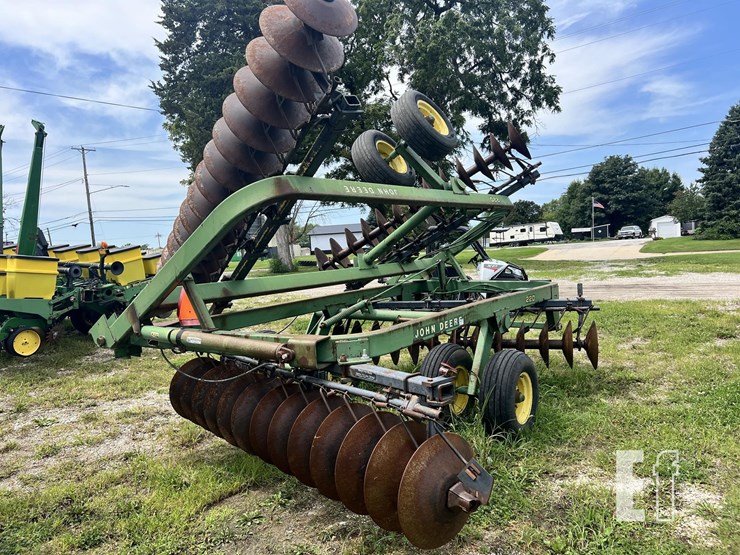 john-deere-220-image-2