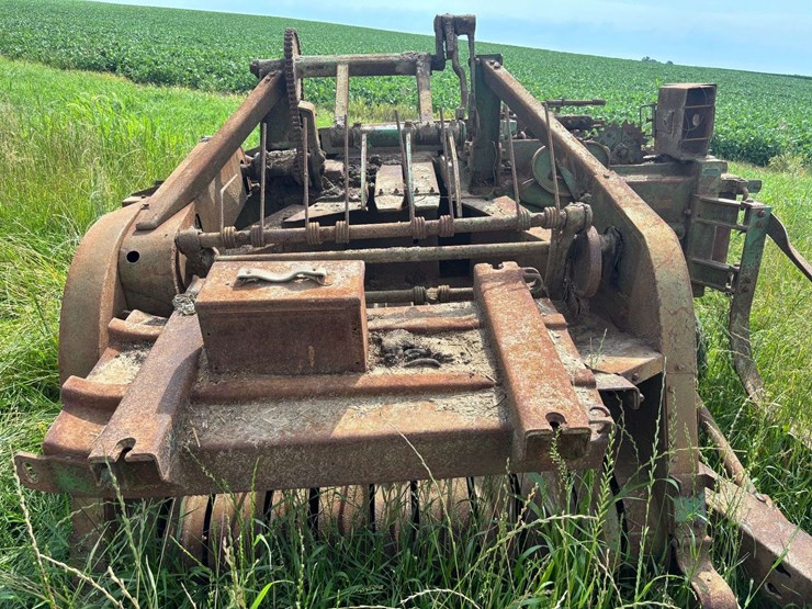 john-deere-side-chute-baler-image-11