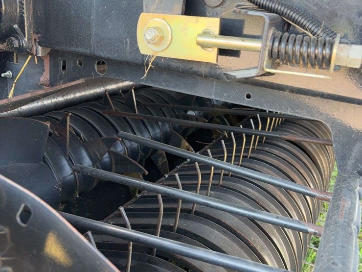 2016-case-ih-rb565-image-15