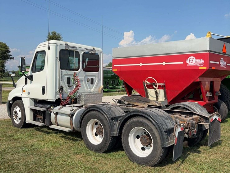 2015-freightliner-cascadia-125-image-6