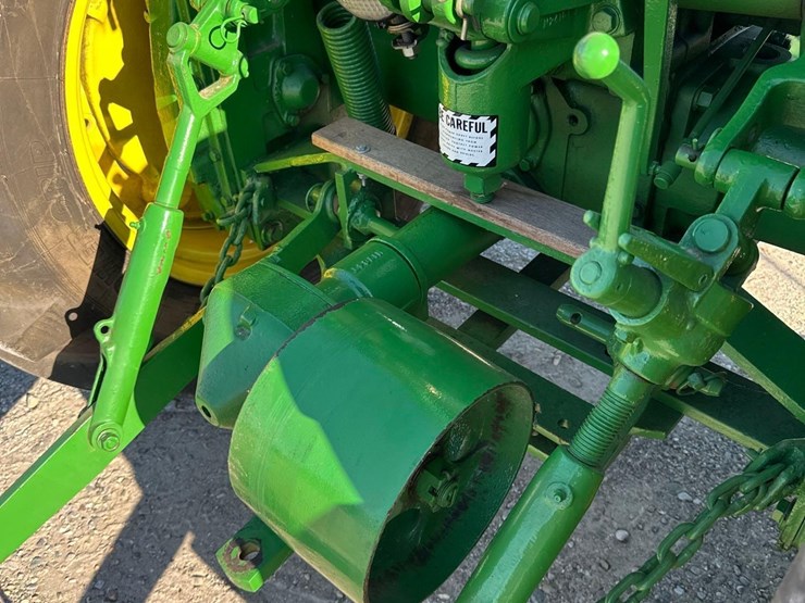 john-deere-330-image-11
