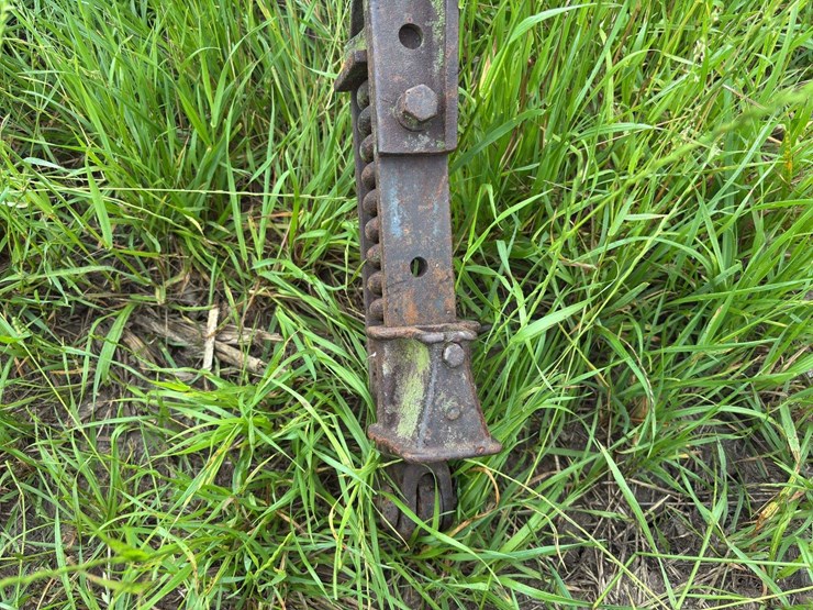 3-bottom-25”-terracing-plow-image-10