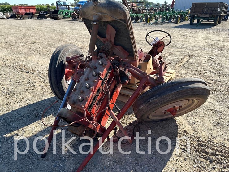 2105-ford-8n-image-8