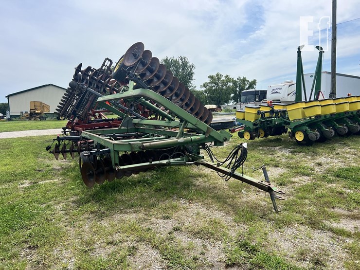 john-deere-220-image-1
