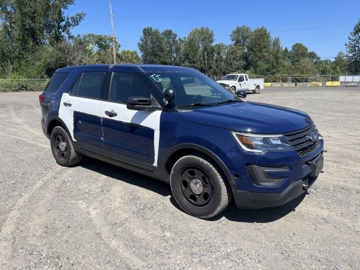 2016-ford-explorer-image-2