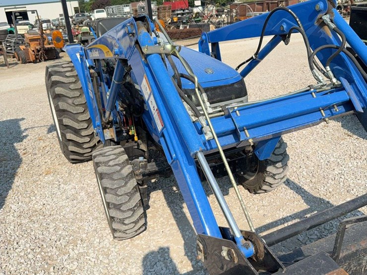 2014-new-holland-workmaster-40-image-12